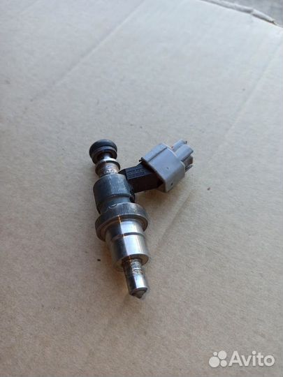 Форсунка бензиновая Тойота Авенсис 2.0, 2.4