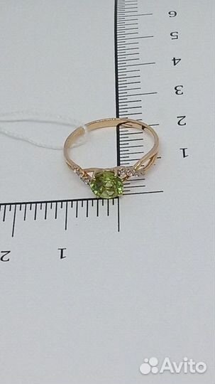 Золотое кольцо с фианитом 17р