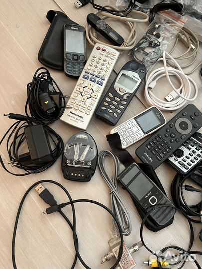 Зарядные устройства, телефоны и прочее