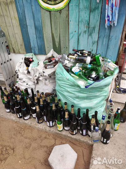 Пустые бутылки из под алкоголя