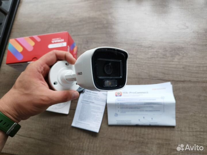 Камера видеонаблюдения цветная HiWatch DS-T200L