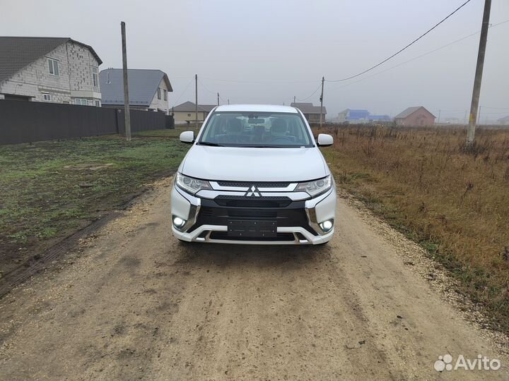 Mitsubishi Outlander 2.0 CVT, 2022, 2 500 км