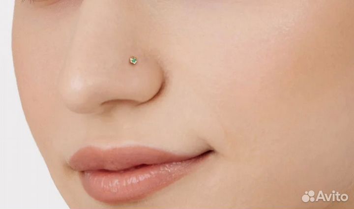 Пирсинг в нос золото изумруд