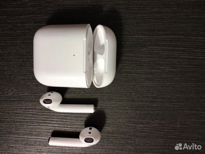 Apple AirPods + чехол