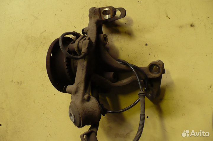 Кулак задней подвески на Ауди А-4 8Е