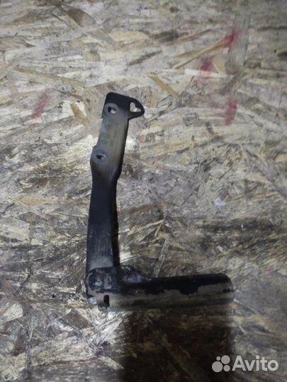 Петля капота левая Renault Sandero Stepway K7M