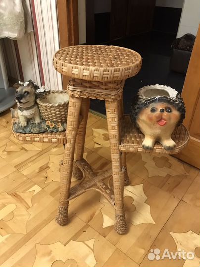 Для цветов подставка и кашпо