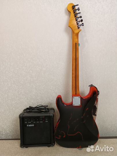 Электрогитара с комбоусилителем