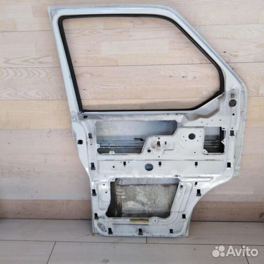 Дверь передняя левая Volkswagen Transporter t4 199