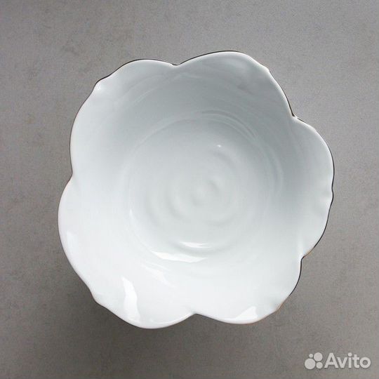 Салатник 'Роза', на подставке, 1.5 л, золотая обво