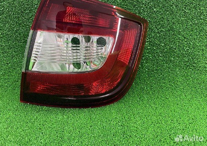 Фонарь правый Skoda Rapid