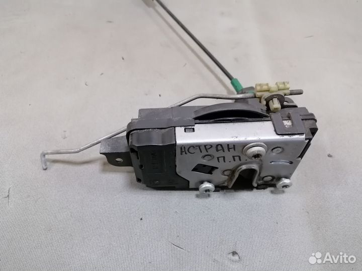 Замок двери передней правой Opel Astra H 2004-2015