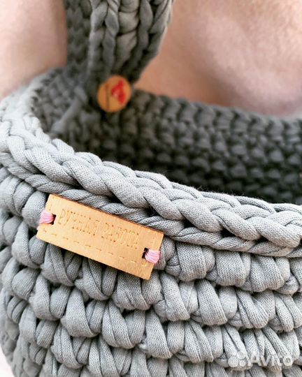 Органайзер на кроватку вязаный подвесной