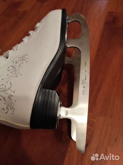 Коньки фигурные размер 30