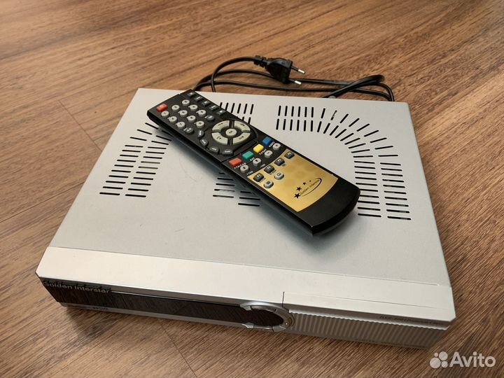 Спутниковый ресивер Golden Interstar DSR-8001
