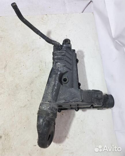 Корпус воздушного фильтра VW Passat (B7) 2011