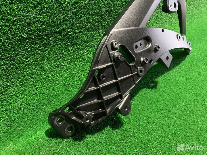 Передний правый кронштейн bmw r1250gs