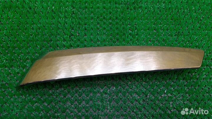 Молдинг решетки радиатора Toyota Land Cruiser