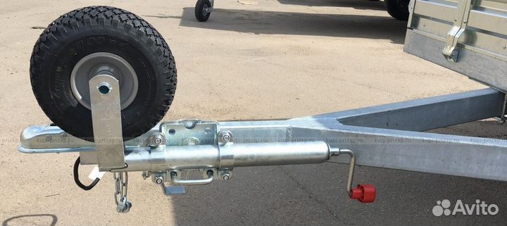 Поворотный кронштейн для опорного колеса