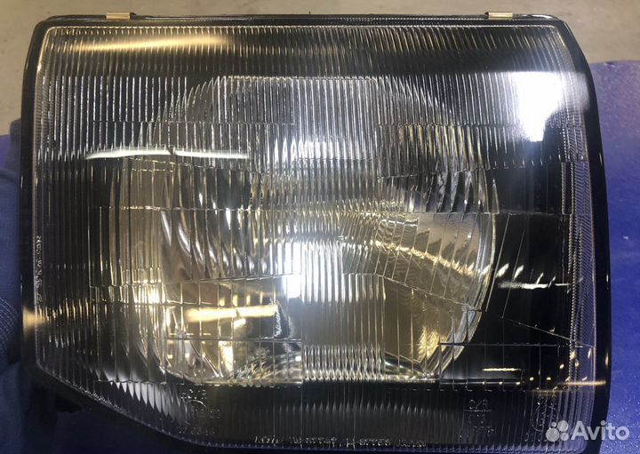 Фара правая Mitsubishi Pajero ll 1992-97