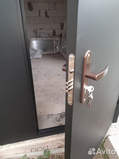 Металлические двери для хозяйственных построек