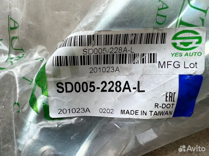 Петли капота правая левая Skoda Octavia A7