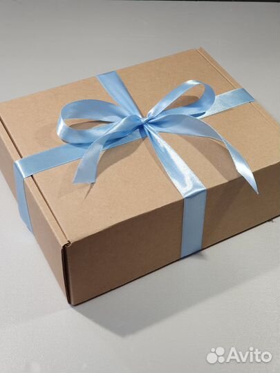 Коробка подарочная крафт с наполнителем и лентой