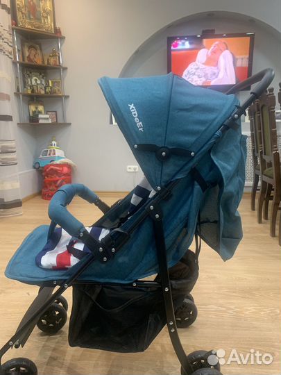 Прогулочная коляска новая