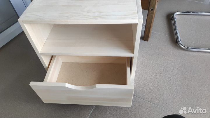 Тумбочка прикроватная из дерева