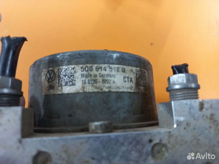 Блок ABS Skoda Octavia A7 5Q0907379R