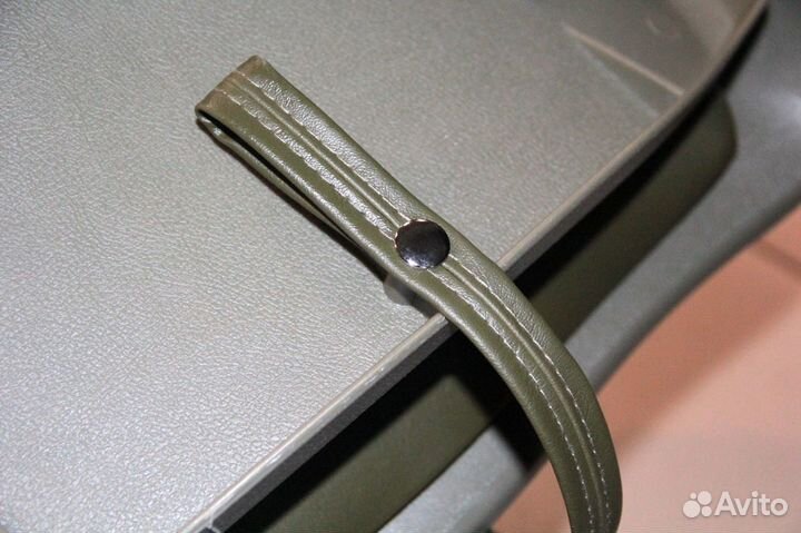 Кресло пластиковое с мягкими накладками Зеленое