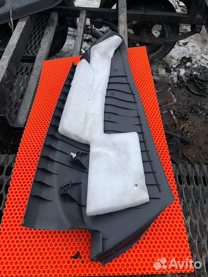 Обшивка стойки задняя левая Volkswagen Tiguan 1