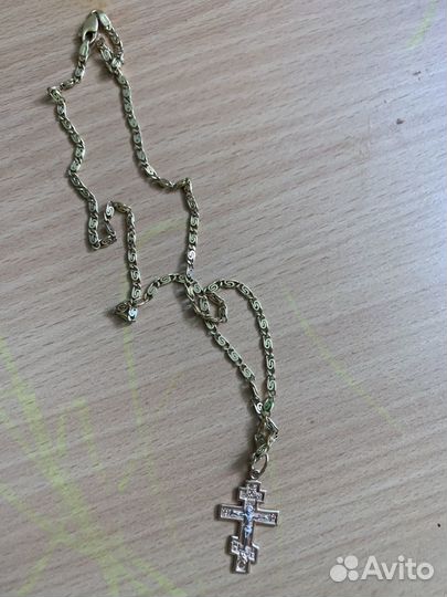 Золотой крест и цепь