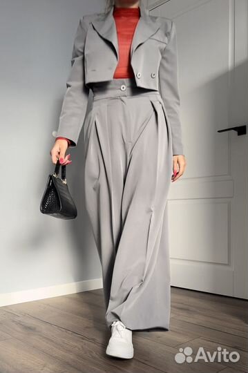 Брючный костюм с укороченным пиджаком S