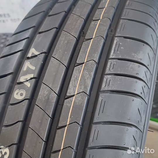 Kumho Ecsta HS51 215/60 R17 96H