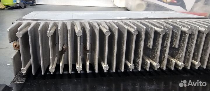 Штатный усилитeль Lаnd Cruisеr 200