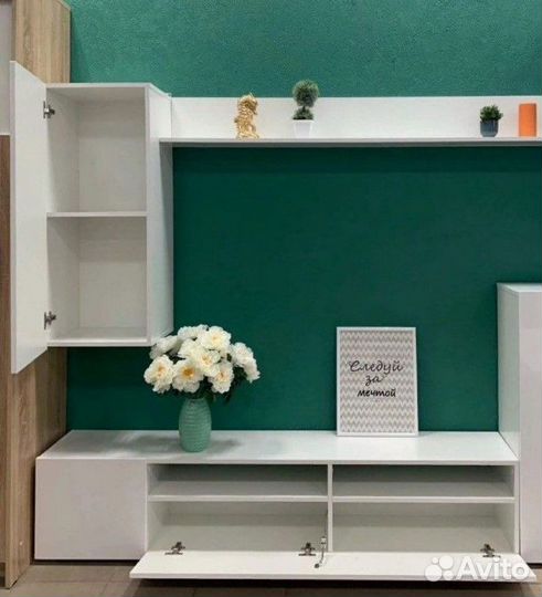 Стенка горка в гостиную белая