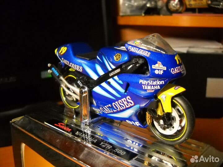 Модель мотоцикла мотоgp 2001 г 1-18