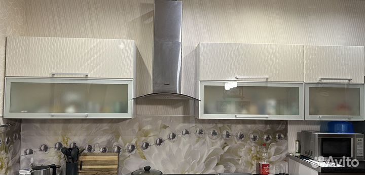 Вытяжка+ кухонные шкафы навесные