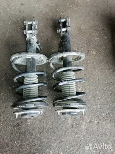 Передний стойки Toyota Camry SV30-SV40 1996г