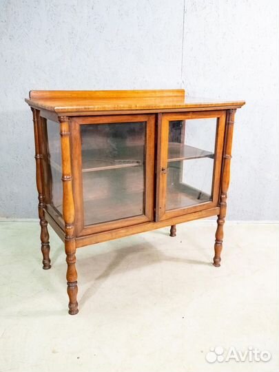 Антикварный чайный столик из ореха