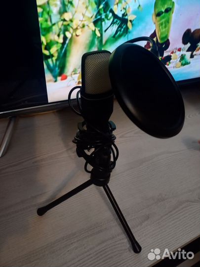 Студийный микрофон