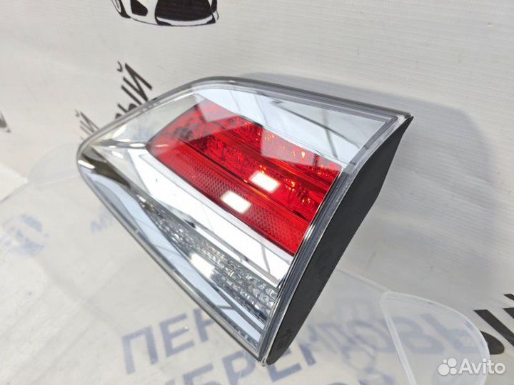 Фонарь крышки багажника задний правый Lexus Rx270