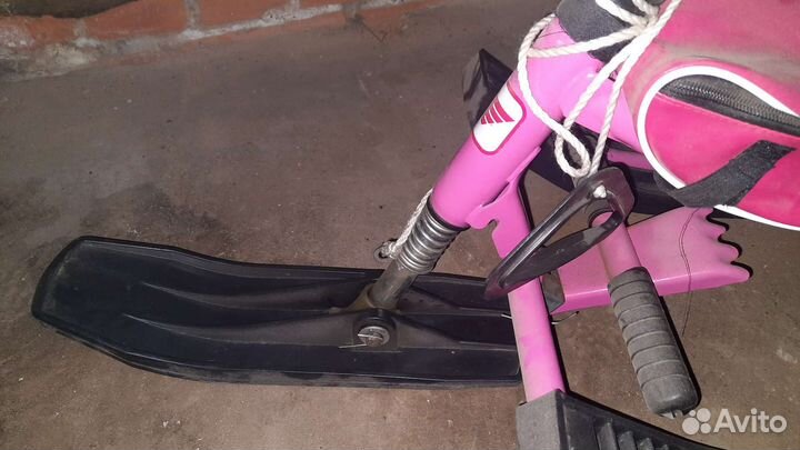 Детский снегокат со спинкой