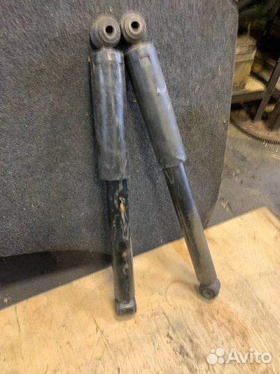 Амортизатор задней подвески Mercedes Benz vito W63