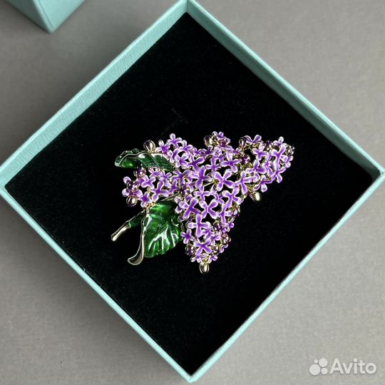 Брошь сирень