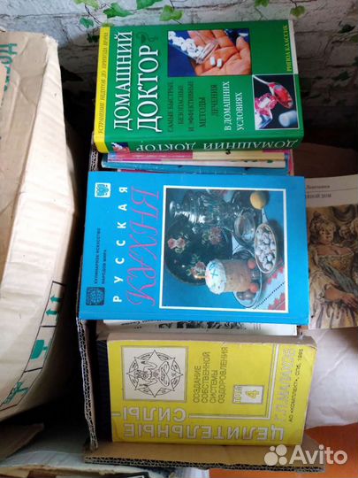 4 ящика книг журналов словарей разных жанров