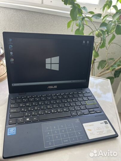 Ноутбук Asus R214M-GJ057T