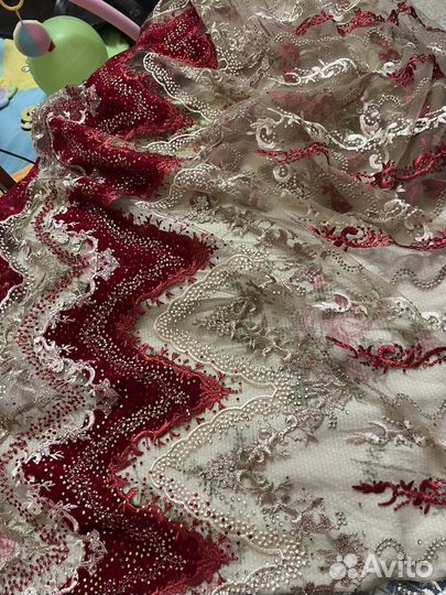 Ткань расшитая