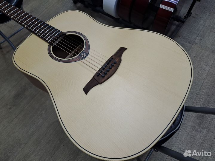 Гитара акустическая LAG T-70D массив